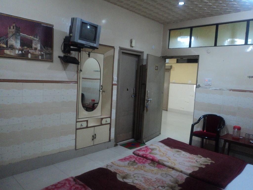 Hotel Jyoti Varanasi エクステリア 写真