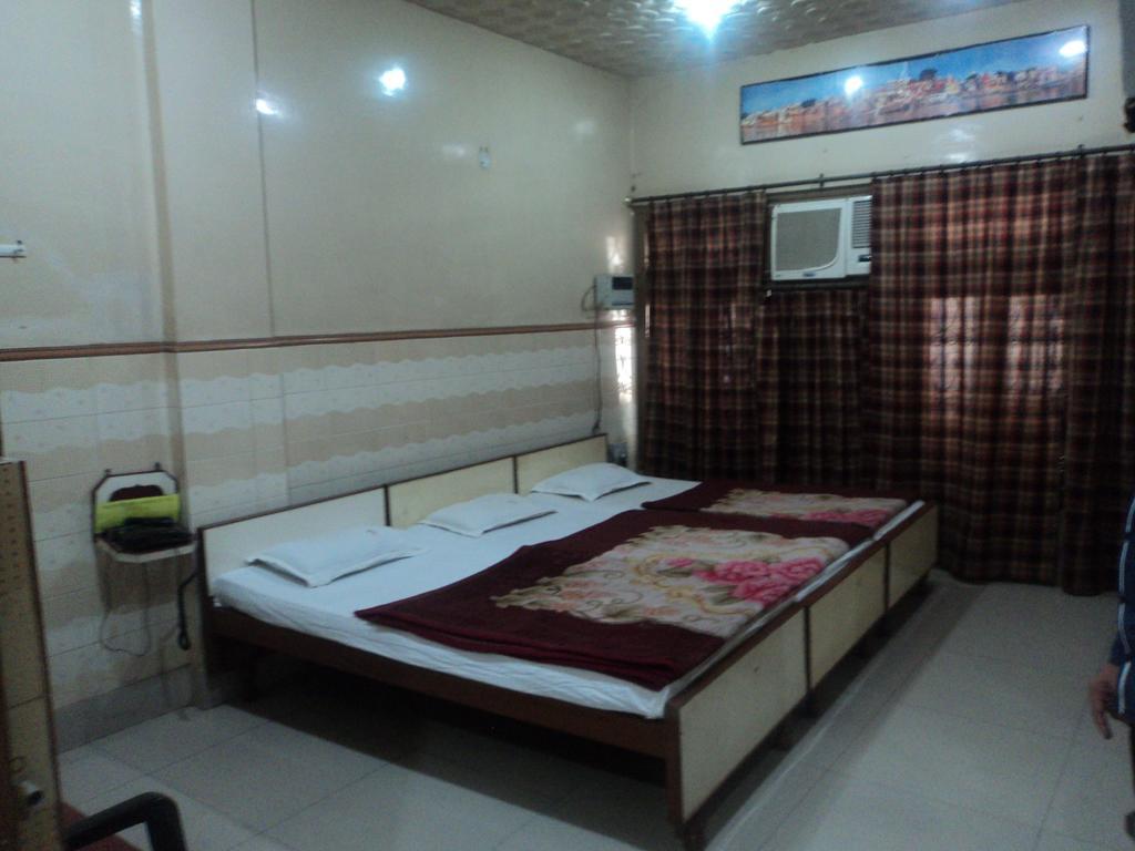 Hotel Jyoti Varanasi エクステリア 写真